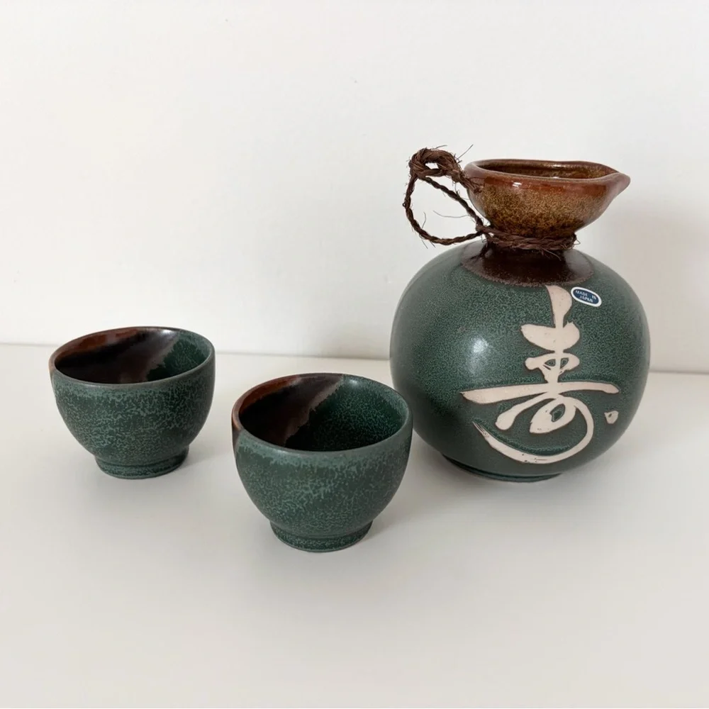 BNIB Vintage Ceramic Sake Set – Bottle + 2 Cups (New in Box), Made in Japan - Picture 4 of 7